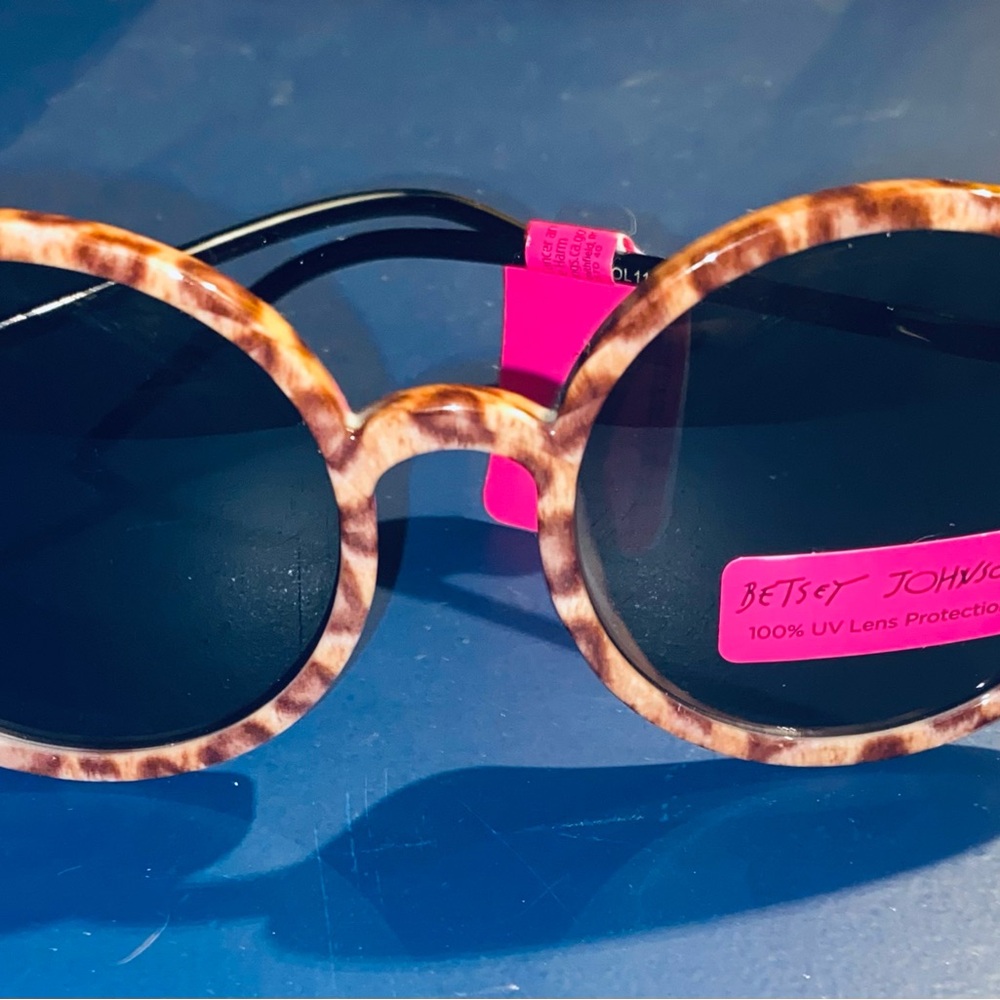 New Betsey Johnson Leopard Sunglasses